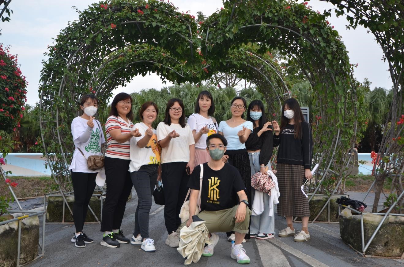 香蕉视频污版新能源西江花海团建